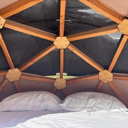 Wigwam Et Dodome Sous Les Etoiles Champfromier