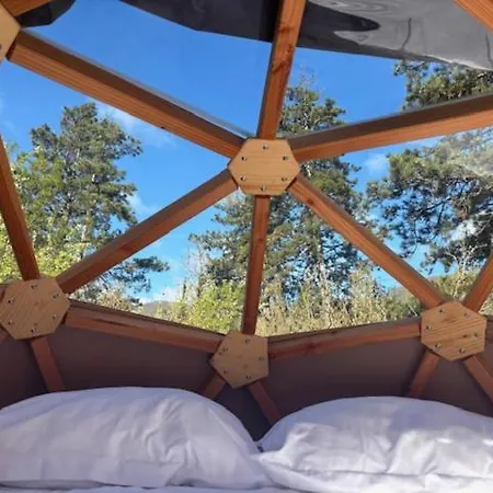 Wigwam Et Dodome Sous Les Etoiles